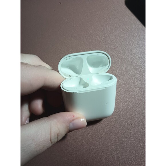 Apple AirPods Gen 2 Case Only - Picture 2 of 5